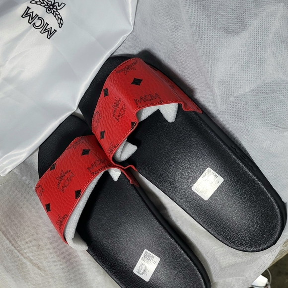 MCM Red and Black Logo Slides - Picture 4 of 16